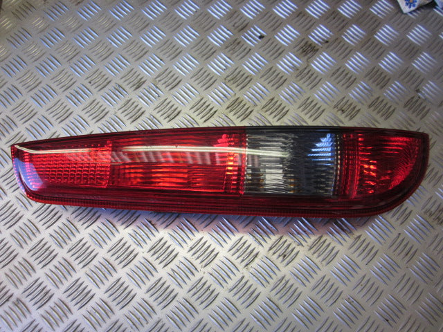 Ford Focus Baglygte Med OEM Nr. Ophugger Fra Ford Ophugger