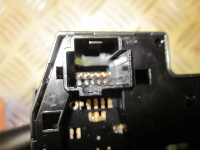 Ford Focus Kontakt Blink Med OEM Nr. Ophugger Fra Ford Ophugger