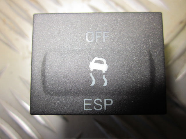 Ford Focus Kontakt Diverse Med OEM Nr. Ophugger Fra Ford Ophugger