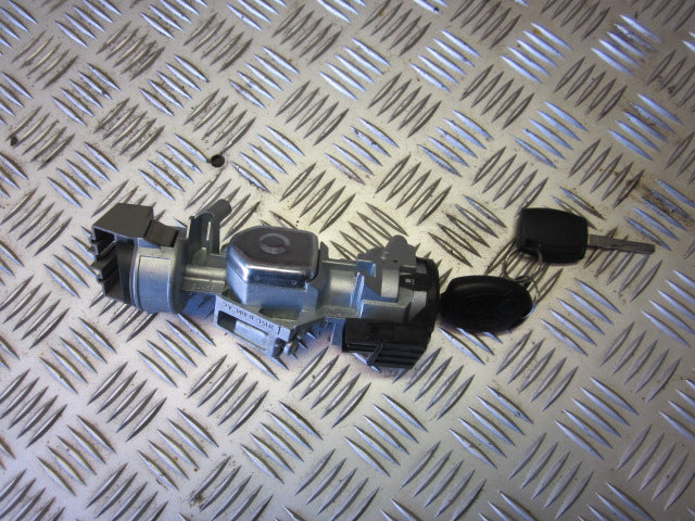 Ford Focus Ratlås Med OEM Nr. Ophugger Fra Ford Ophugger