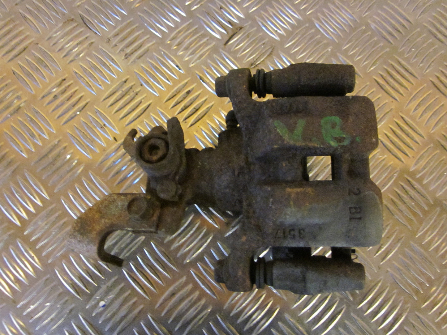 Mazda 6 GG/GY Bremsekaliber VB Med OEM Nr. Ophugger Fra Mazda Ophugger