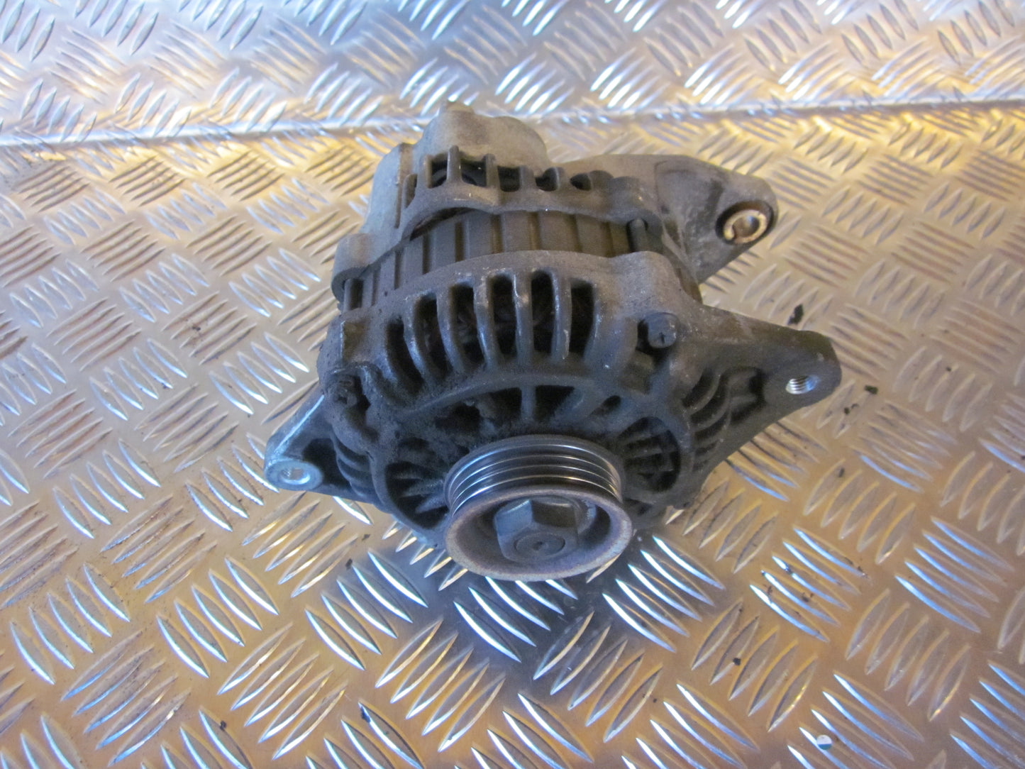 Mazda 323 4D BJ12 Generator Med OEM Nr. A2TB0091A Fra Mazda Ophugger