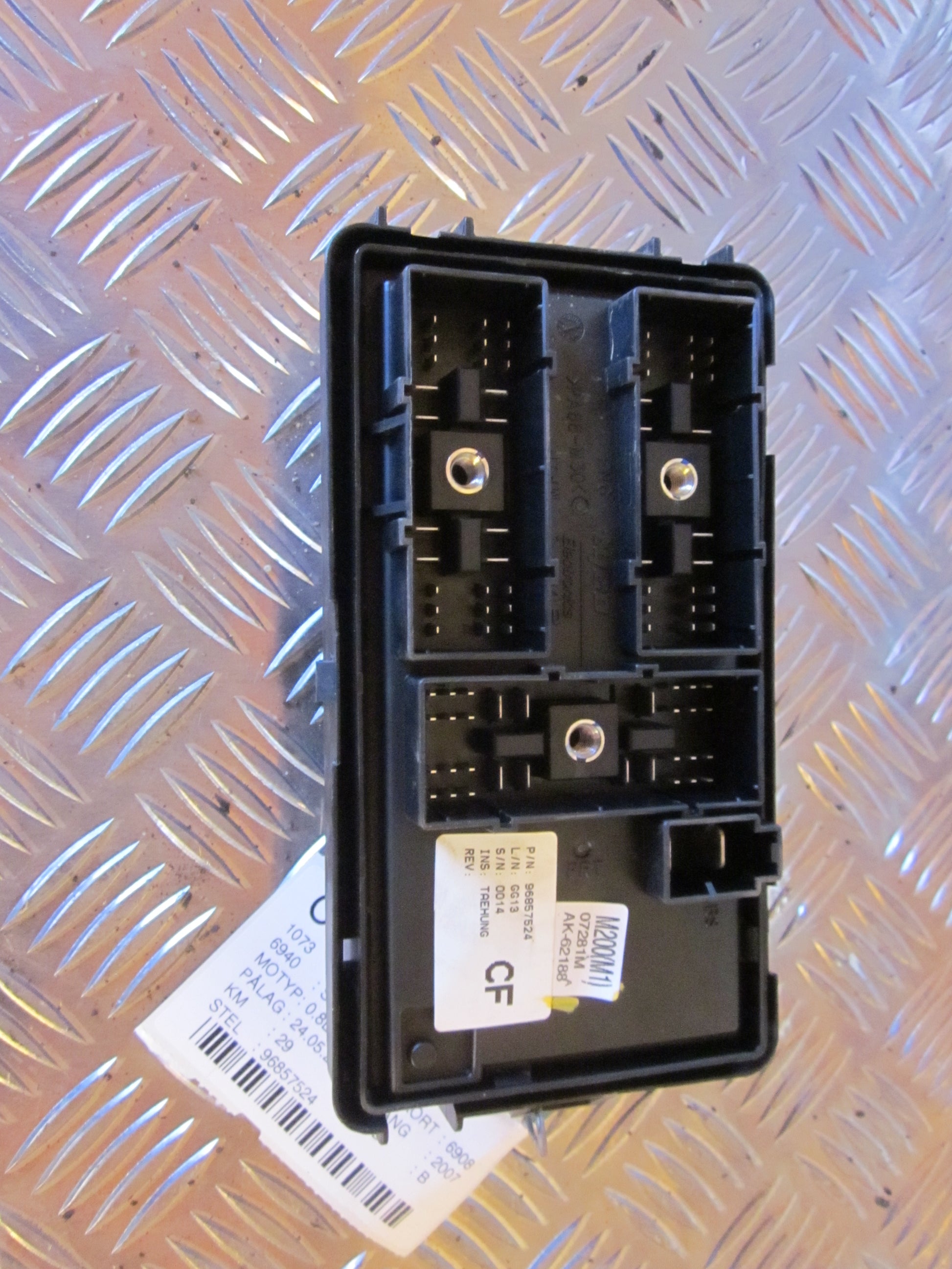 Chevrolet Matiz Sikringsboks Med OEM Nr. 96857524 Fra Chevrolet Ophugger