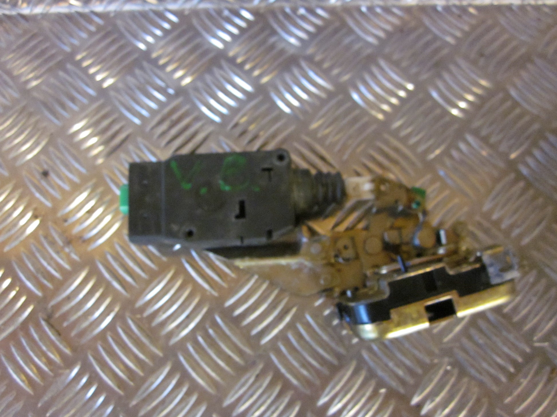 Volvo S40/V40 Dørlås Med OEM Nr. Ophugger Fra Volvo Ophugger