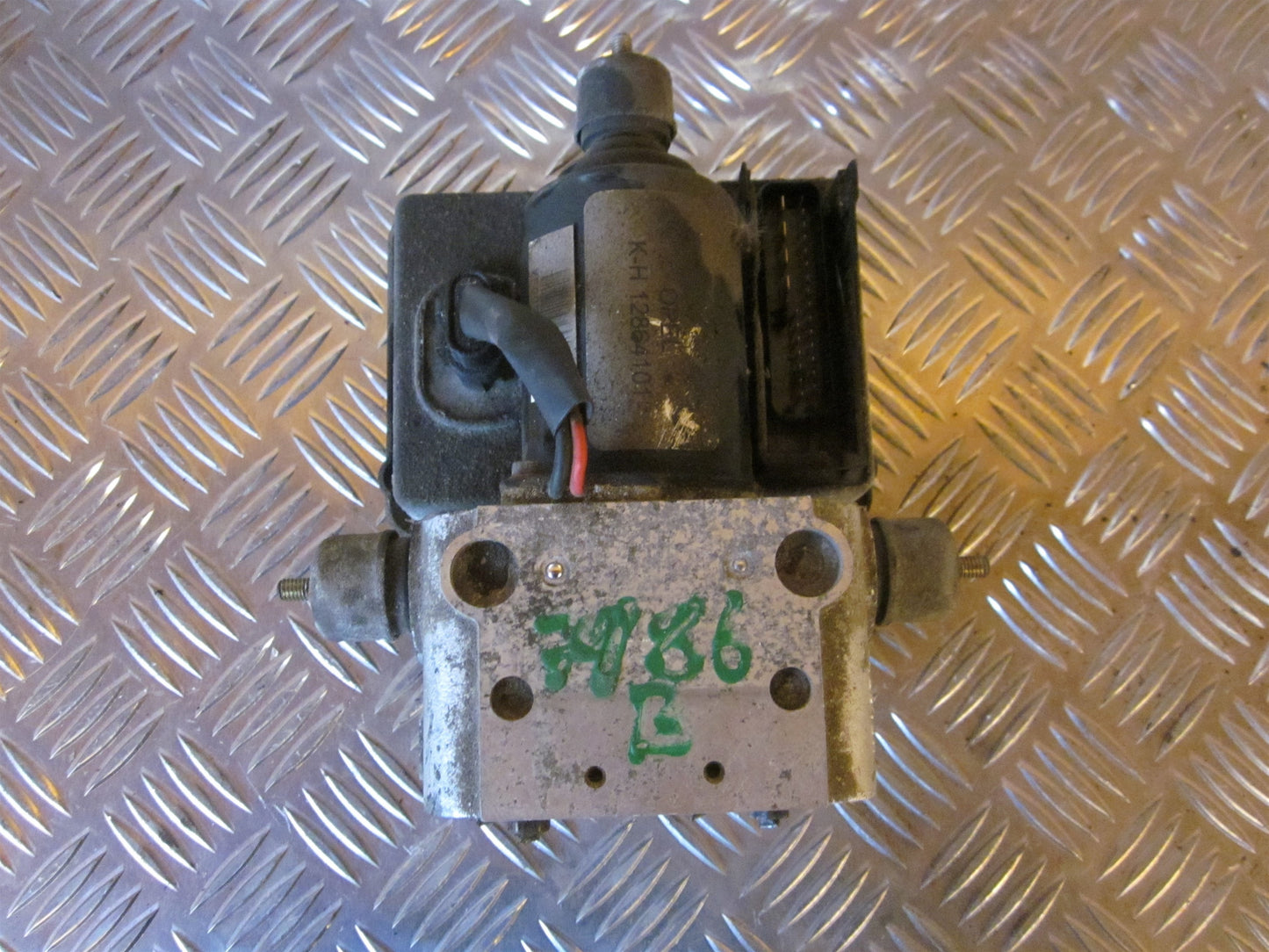 Opel Vectra B Abs Pumpe Med OEM Nr. 12864101 Fra Opel Ophugger