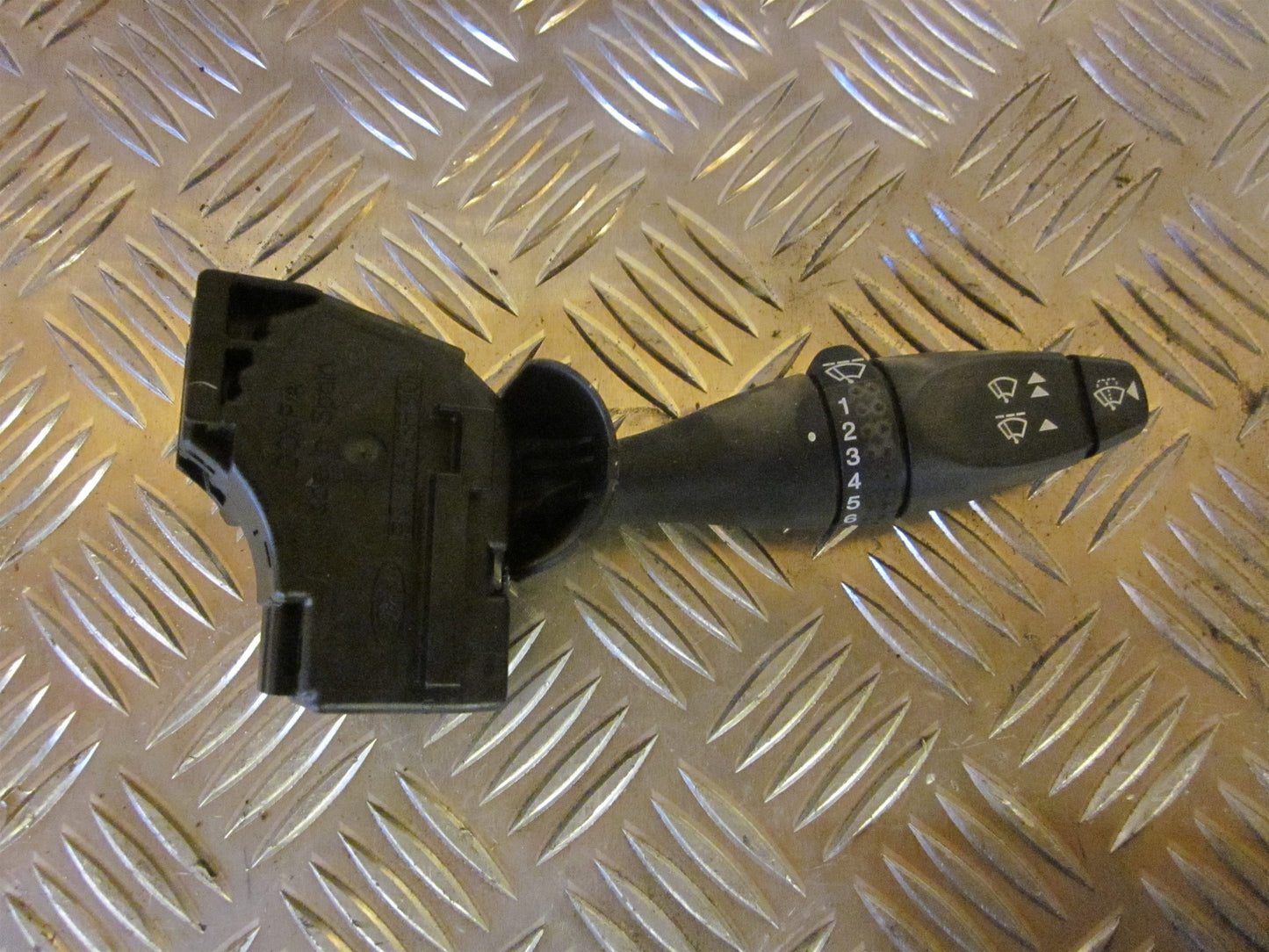 Ford Mondeo 3 Kontakt Visker Med OEM Nr. Ophugger Fra Ford Ophugger