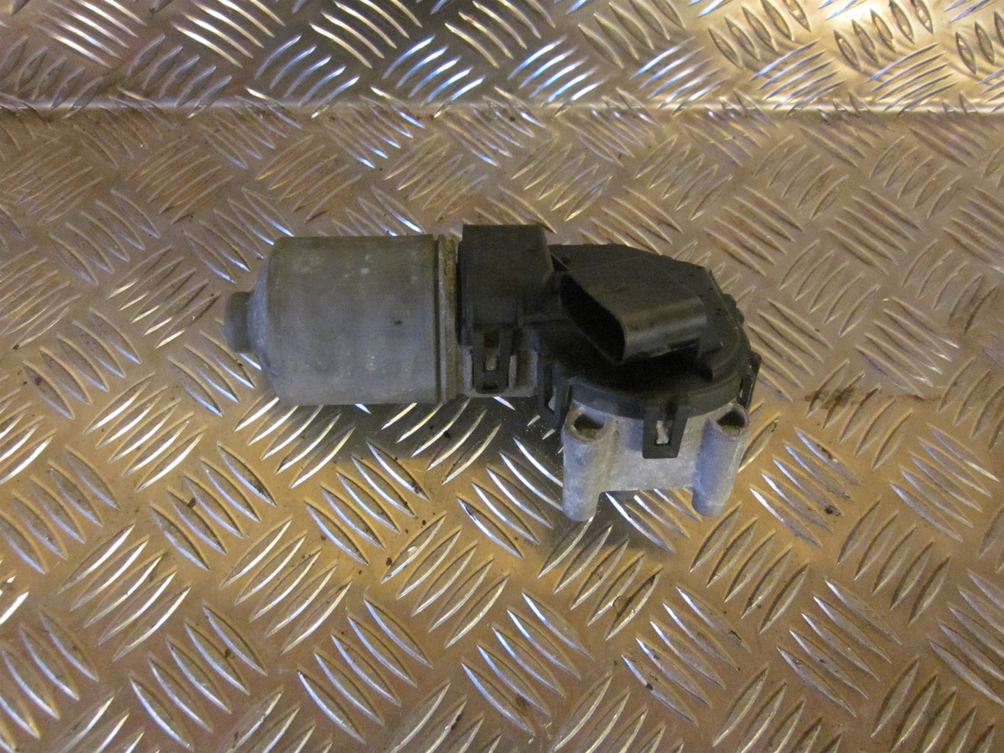 Ford Mondeo 3 Viskermotor Med OEM Nr. Ophugger Fra Ford Ophugger