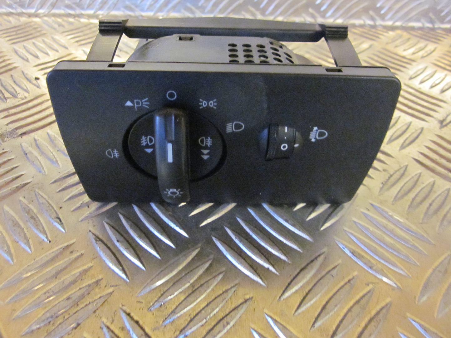 Ford Mondeo 3 Kontakt Lys Med OEM Nr. Ophugger Fra Ford Ophugger