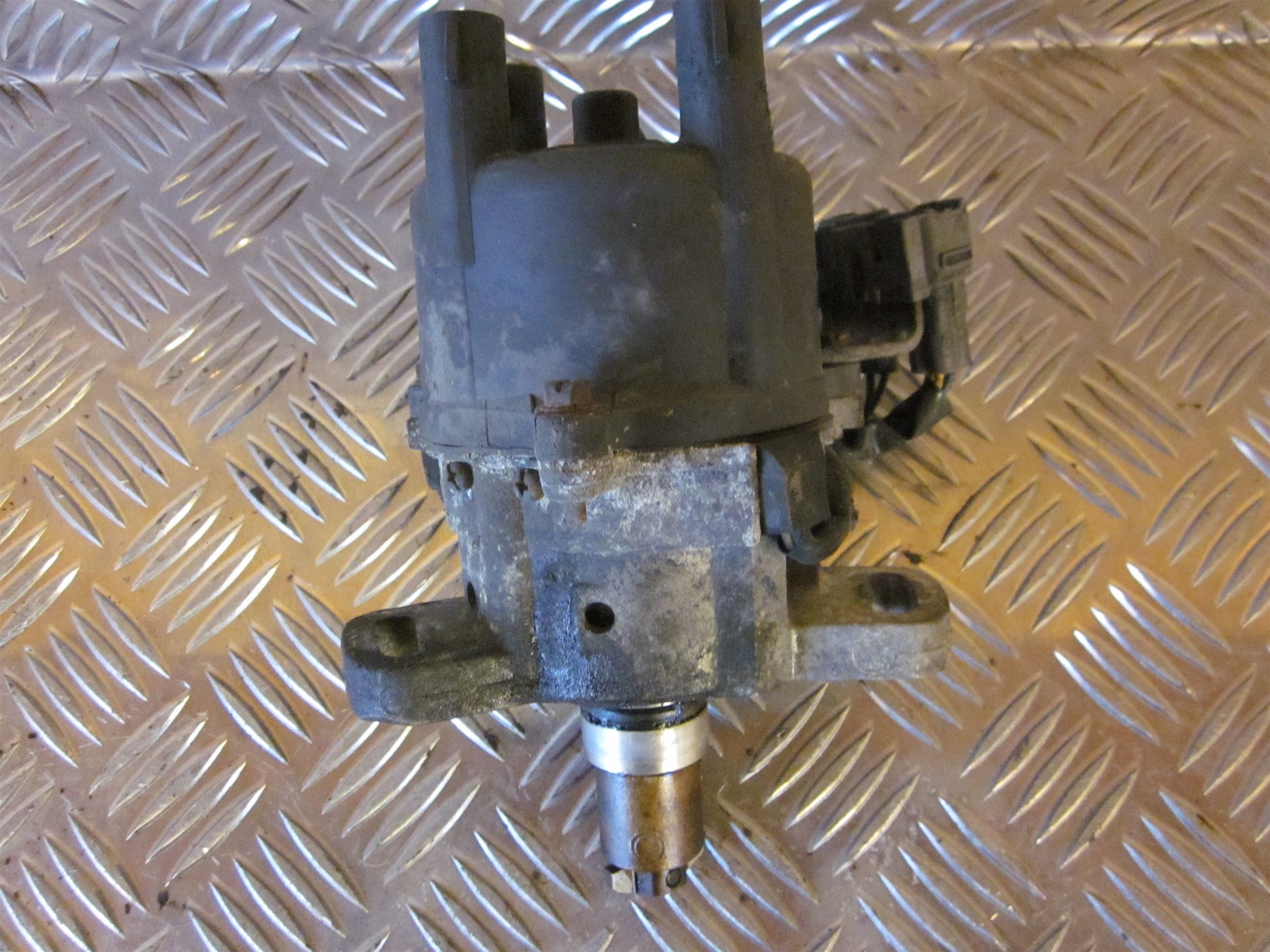 Toyota Corolla 3D–5D HB E100 Strømfordeler El Med OEM Nr. Ophugger Fra Toyota Ophugger