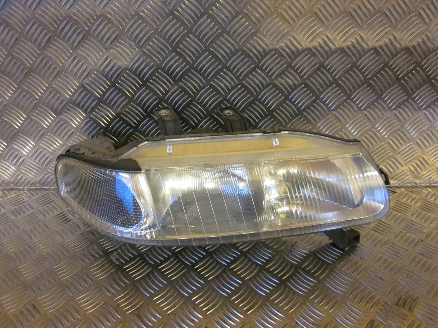 Rover 400 Forlygte Med OEM Nr. Ophugger Fra Rover Ophugger