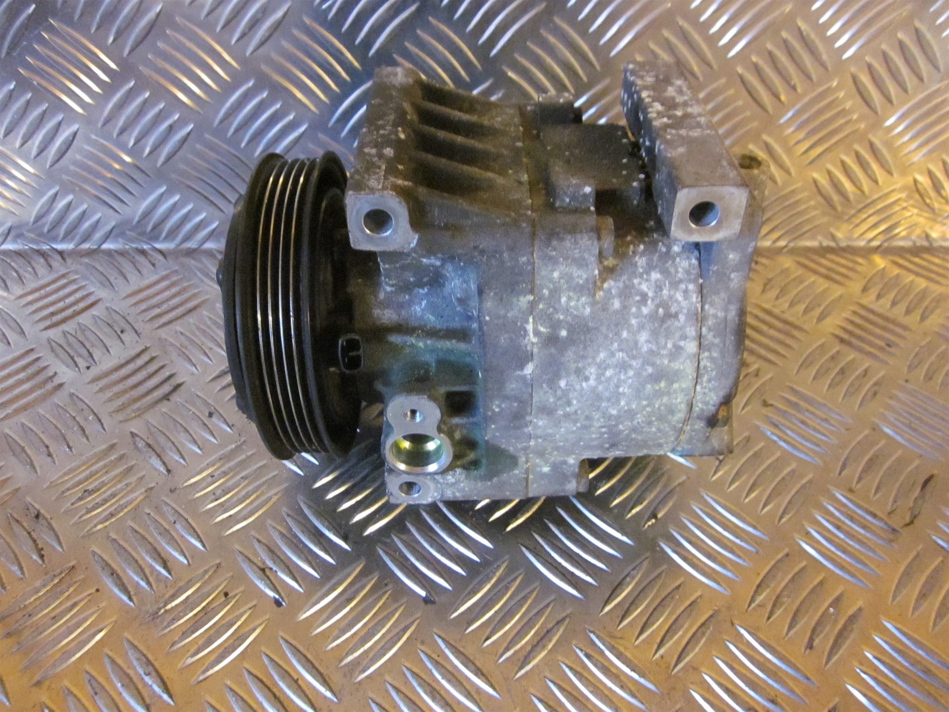 Fiat Punto II Aircondition Pumpe Med OEM Nr. 592475900 Fra Fiat Ophugger