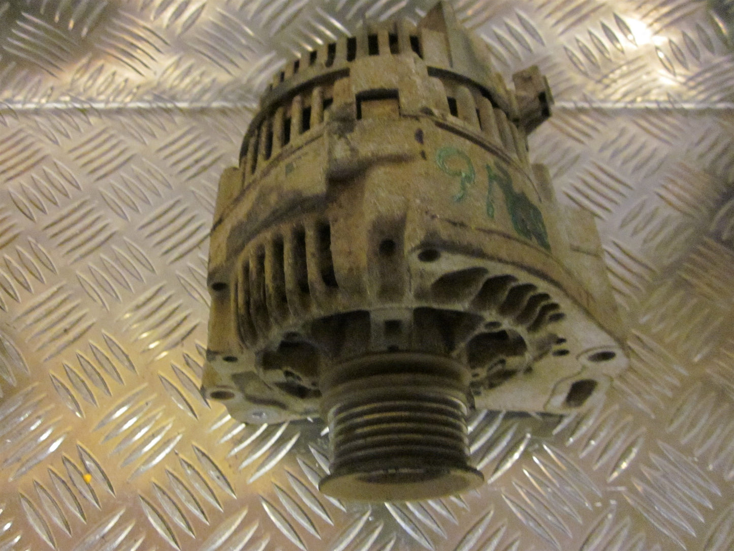 VW Passat Generator Med OEM Nr. 037903023QX Fra VW Ophugger