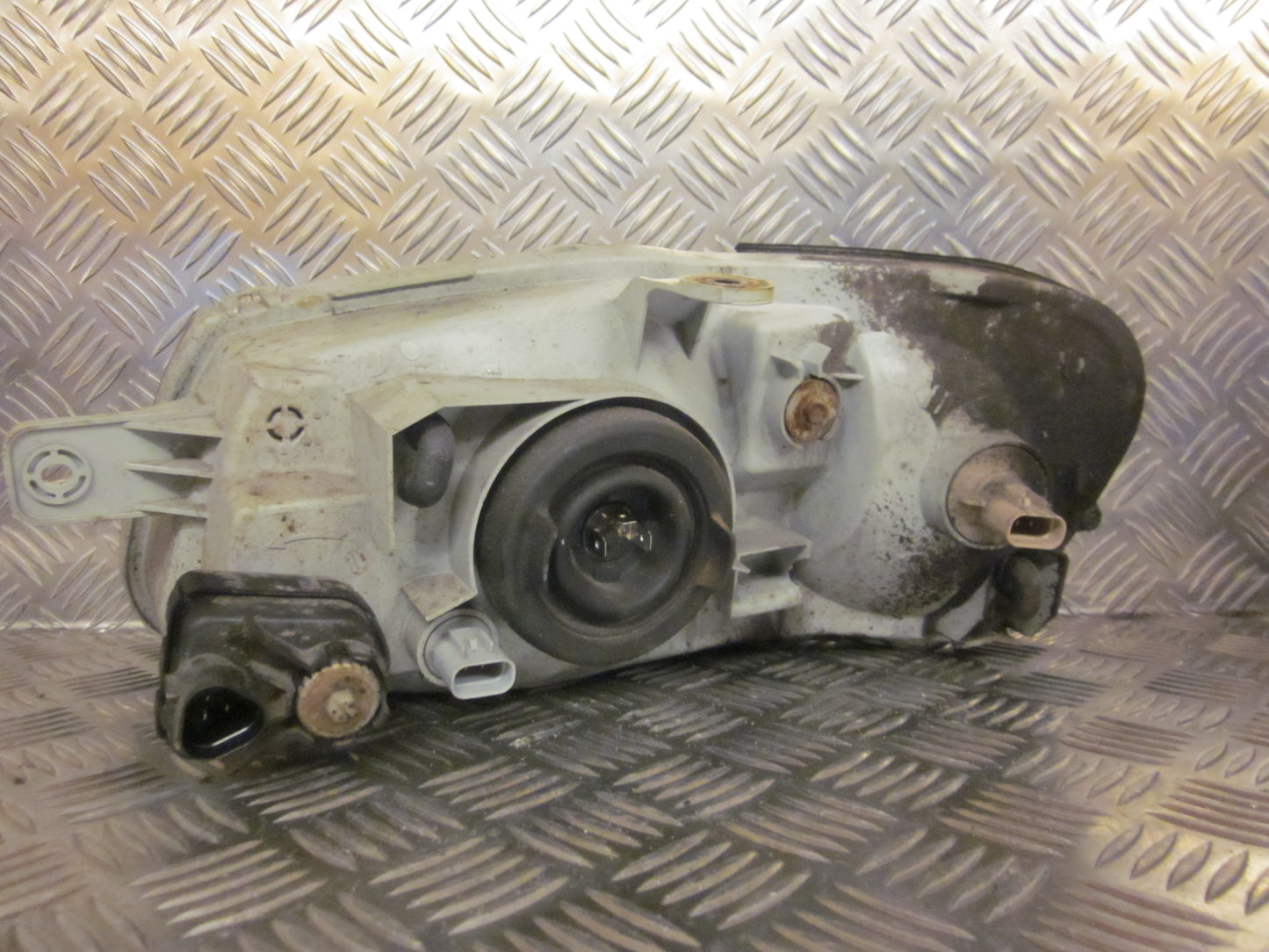 Hyundai Accent Forlygte Med OEM Nr. 9210225020 Fra Hyundai Ophugger
