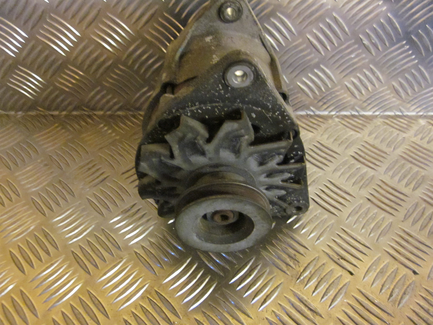 BMW 3-Serie E30 Generator Med OEM Nr. 0120488183 Fra BMW Ophugger