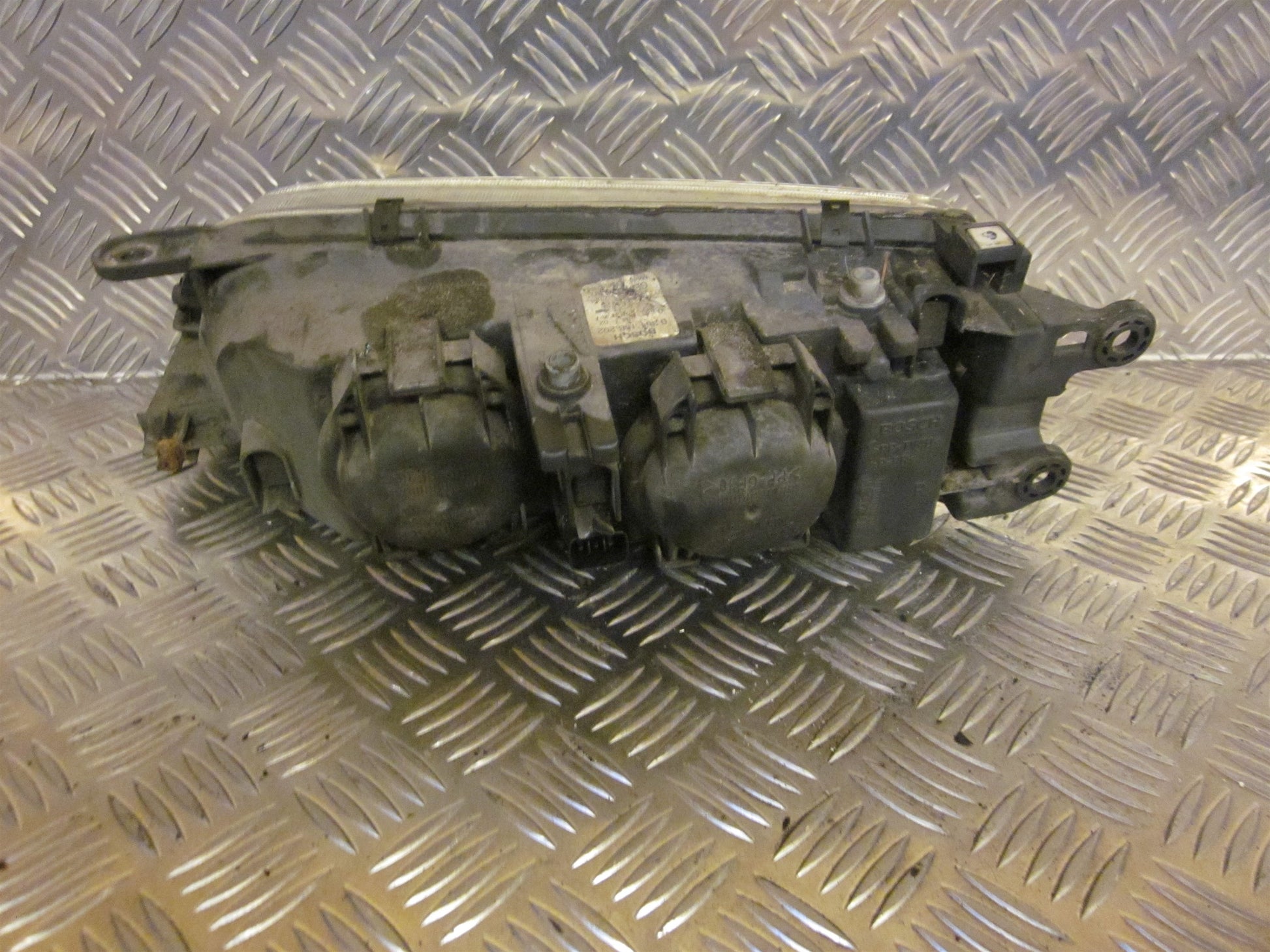 Mazda 626 GF/GW Forlygte Med OEM Nr. Ophugger Fra Mazda Ophugger