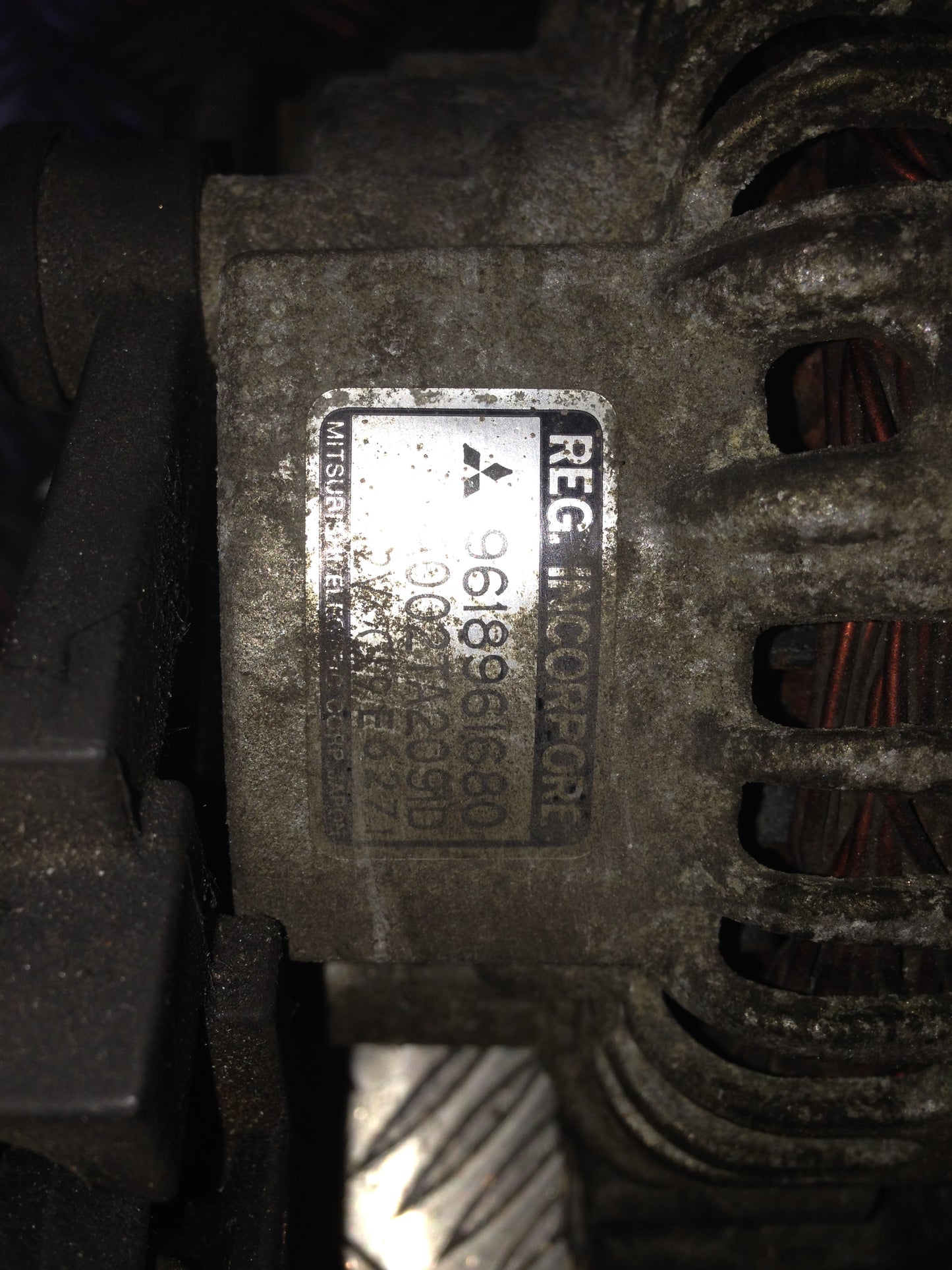 Peugeot 406 Generator Med OEM Nr. 9618961680 Fra Peugeot Ophugger
