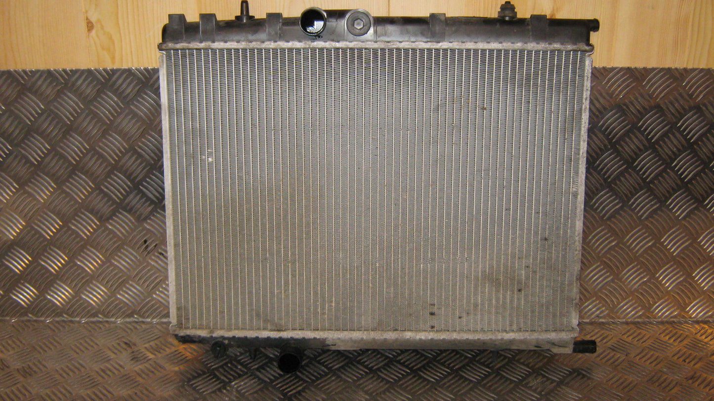 Peugeot Partner Køler Med OEM Nr. 1330F4 Fra Peugeot Ophugger