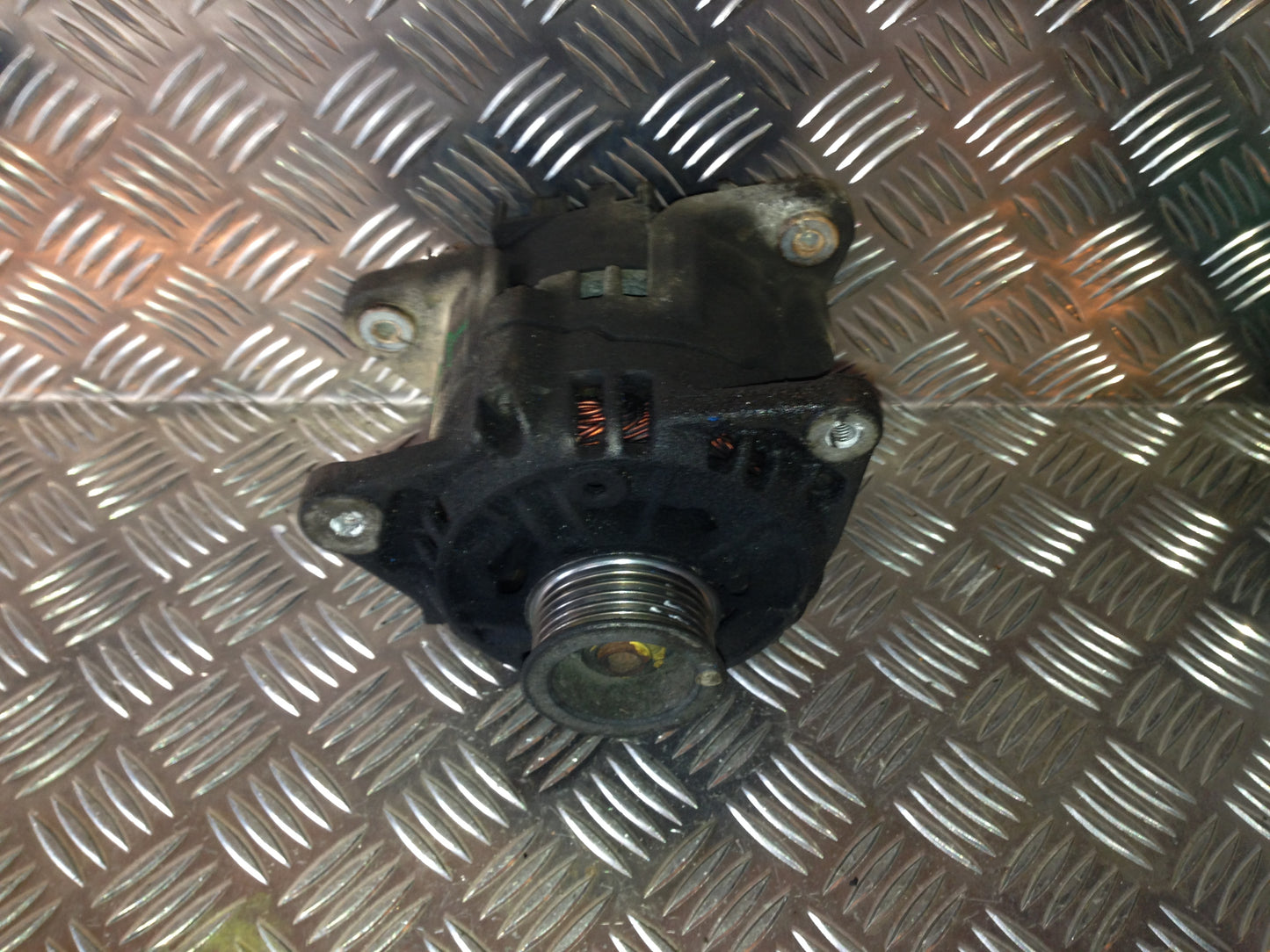 Ford Ka Generator Med OEM Nr. R89FB10300DC Fra Ford Ophugger