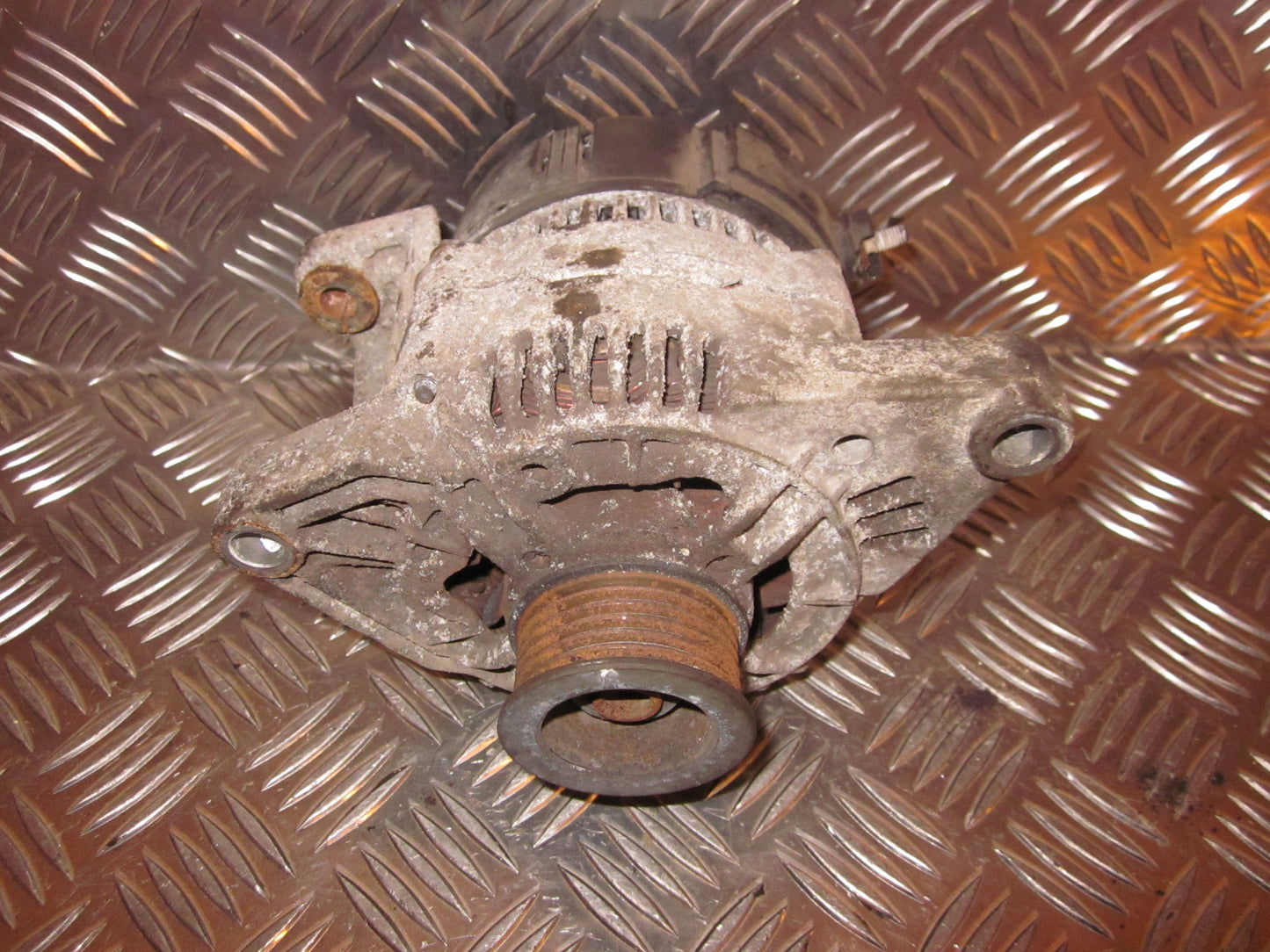 Nissan Micra K11 Generator Med OEM Nr. 2310054B62 Fra Nissan Ophugger