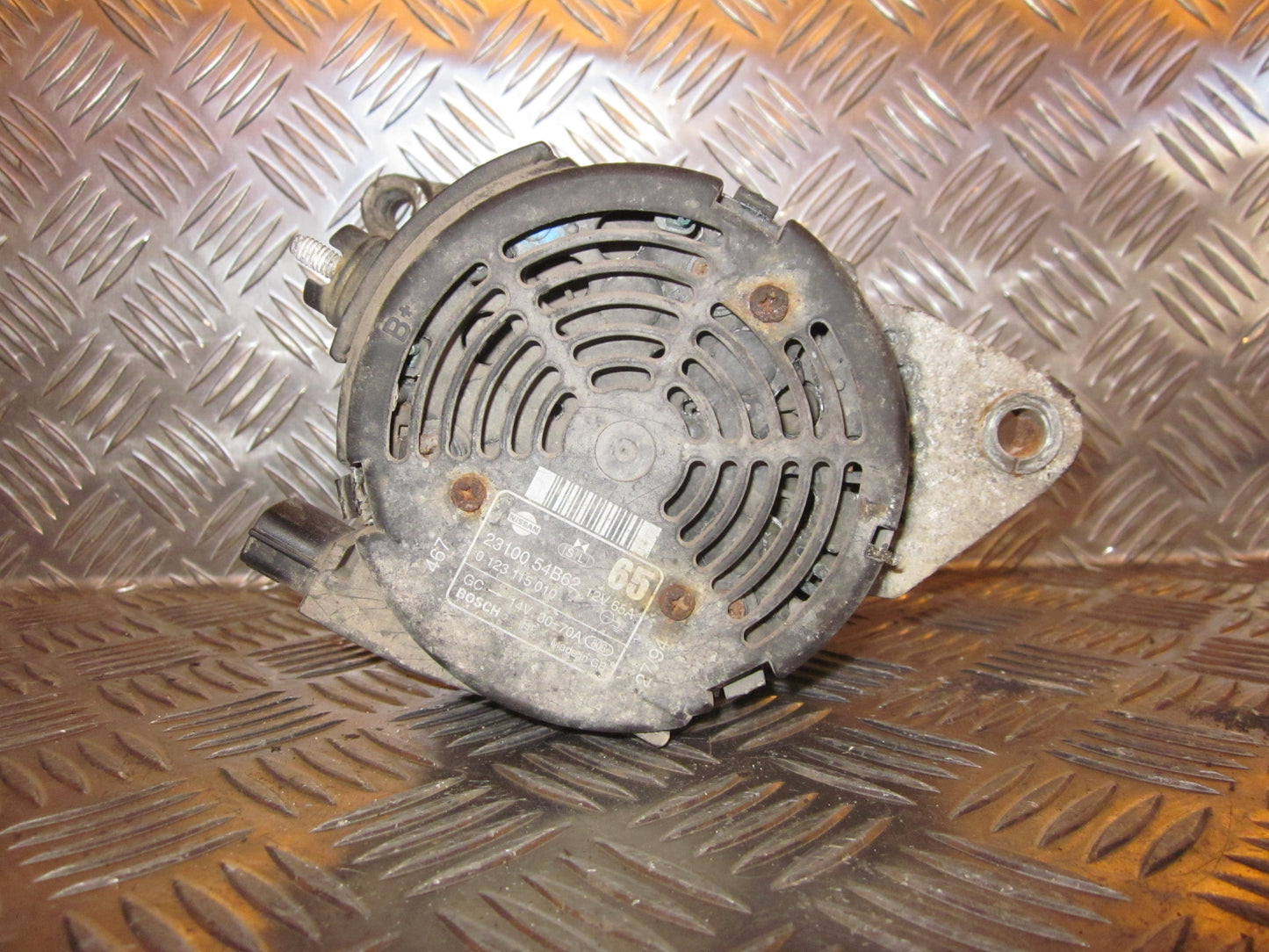 Nissan Micra K11 Generator Med OEM Nr. 2310054B62 Fra Nissan Ophugger
