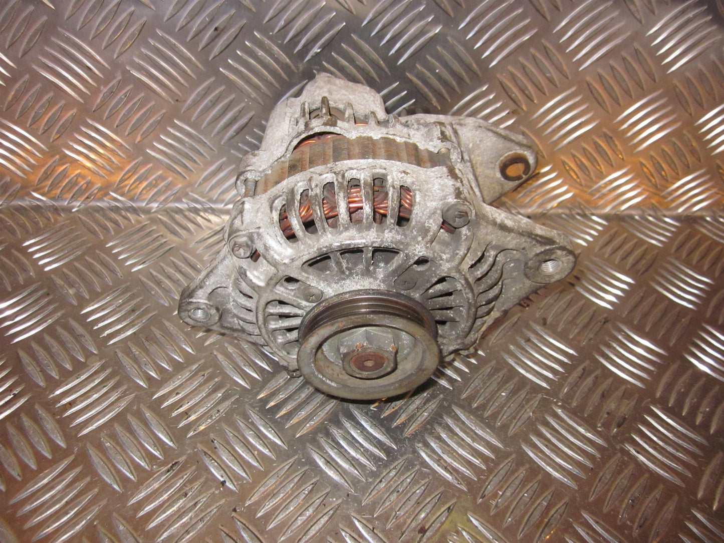 Mazda 626 GD/GV Generator Med OEM Nr. A2T05892B Fra Mazda Ophugger