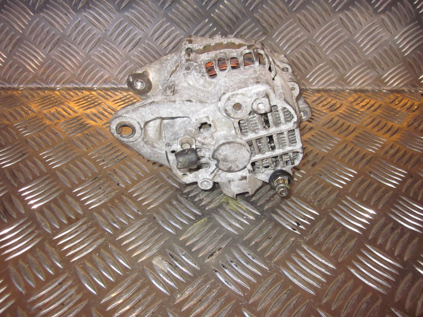 Mazda 626 GD/GV Generator Med OEM Nr. A2T05892B Fra Mazda Ophugger