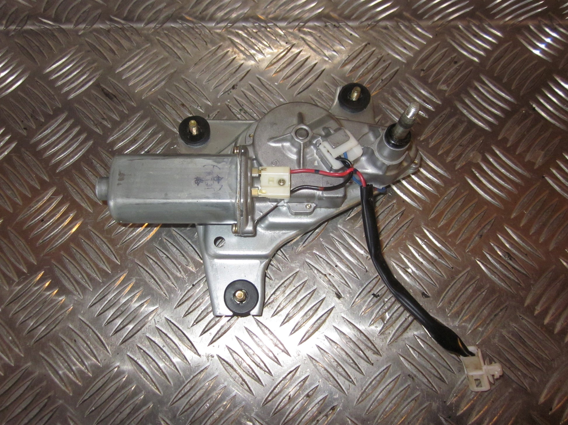 Mazda 626 GF/GW Bagrudevisker Motor Med OEM Nr. Ophugger Fra Mazda Ophugger