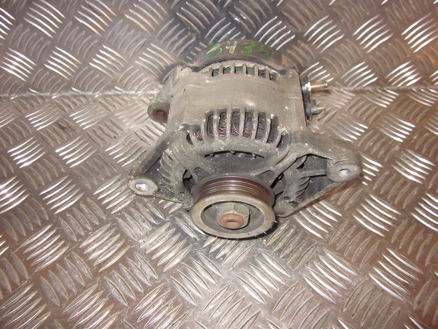 Nissan Primera P11 Generator Med OEM Nr. 231002F010 Fra Nissan Ophugger