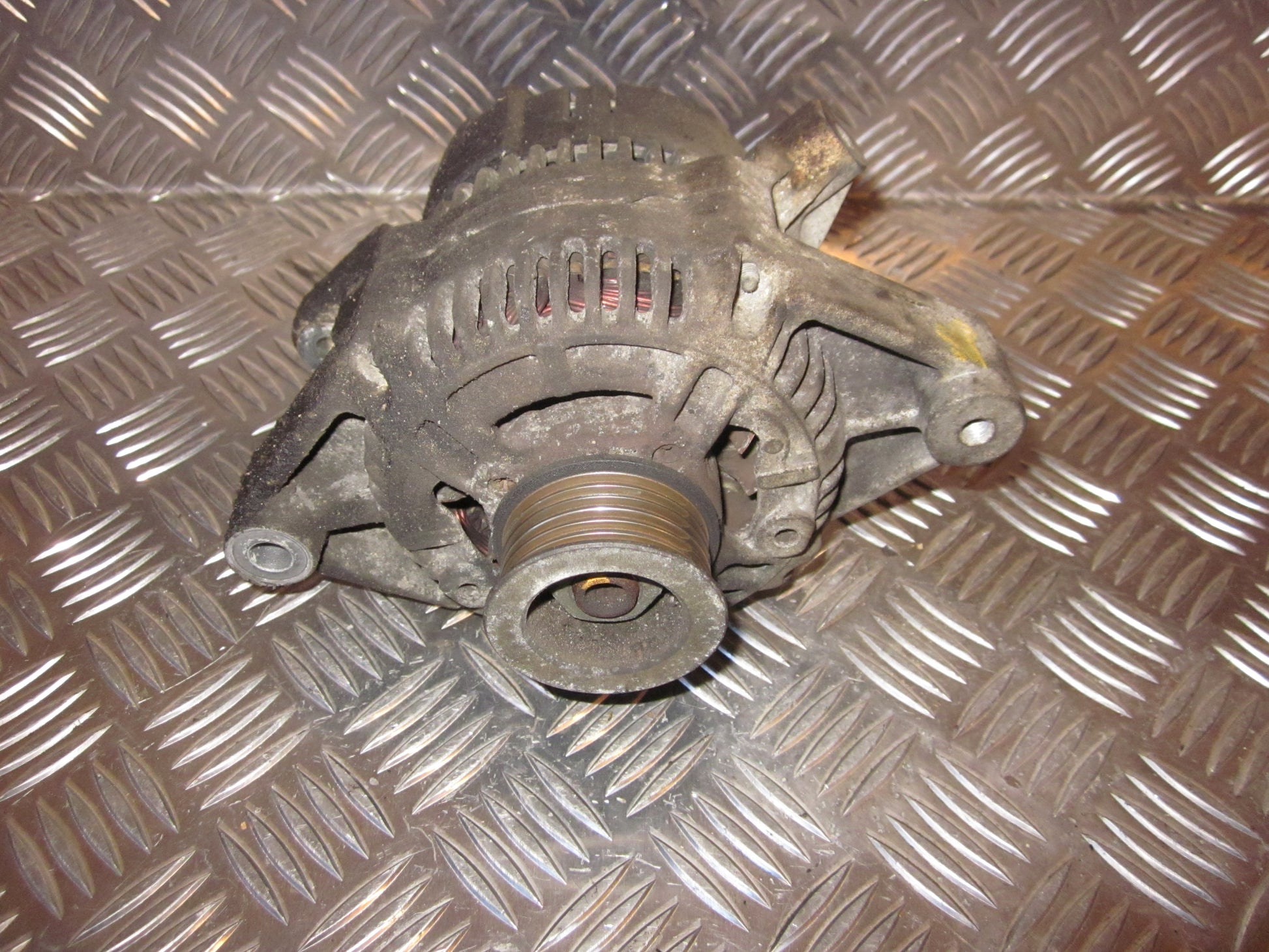 Opel Astra F Generator Med OEM Nr. 90413760 Fra Opel Ophugger