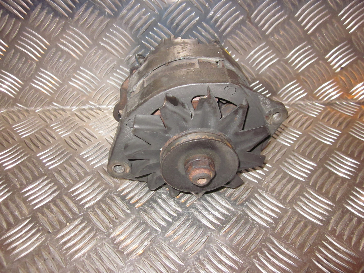 Renault Espace Generator Med OEM Nr. Ophugger Fra Renault Ophugger