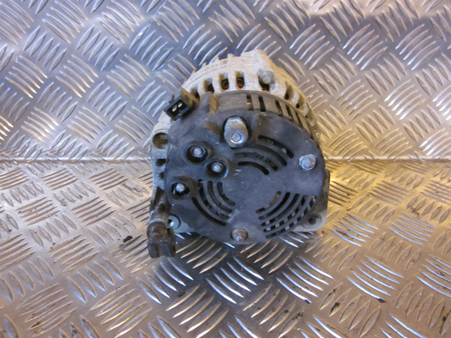 VW Polo 3 5D 6N Generator Med OEM Nr. 11203165 Fra VW Ophugger