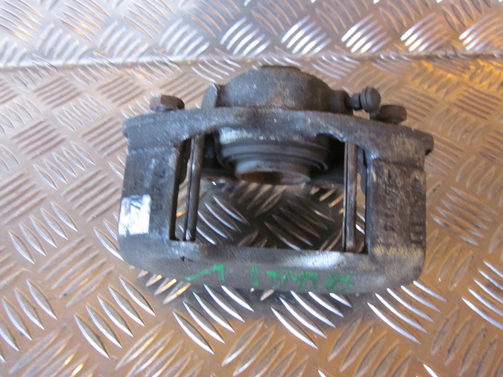 Opel Ascona C Bremsekaliber VF Med OEM Nr. Ophugger Fra Opel Ophugger