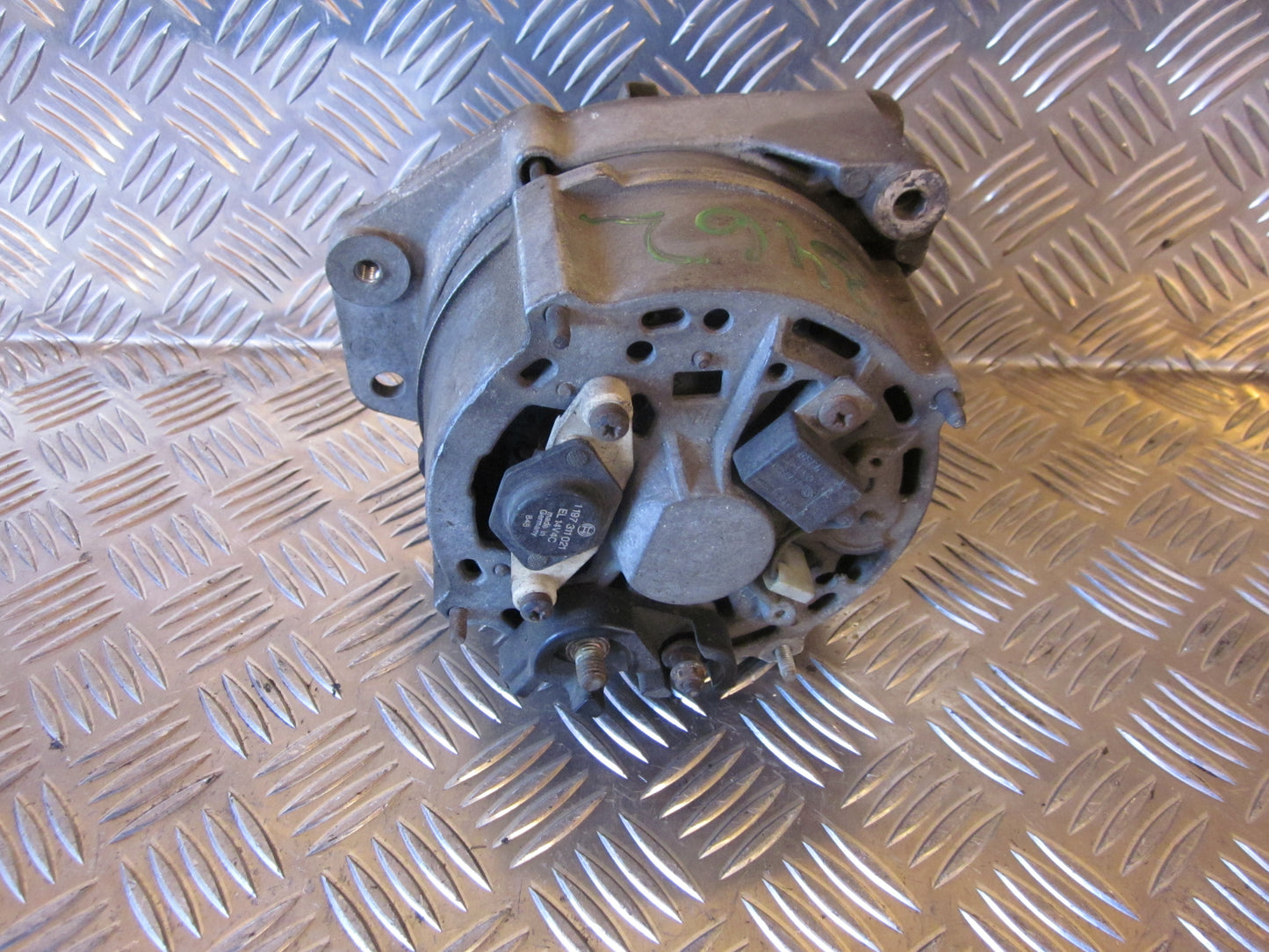 VW Passat Generator Med OEM Nr. Ophugger Fra VW Ophugger