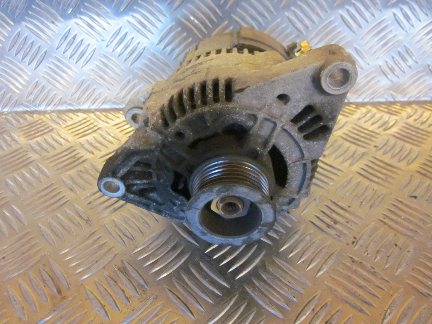 Nissan Micra K11 Generator Med OEM Nr. 23100OU060 Fra Nissan Ophugger