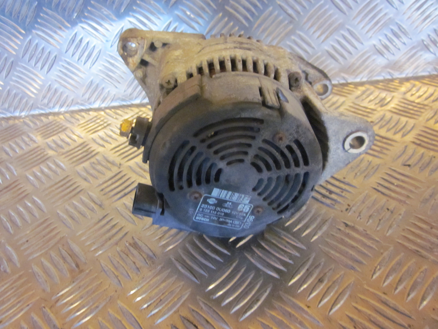 Nissan Micra K11 Generator Med OEM Nr. 23100OU060 Fra Nissan Ophugger