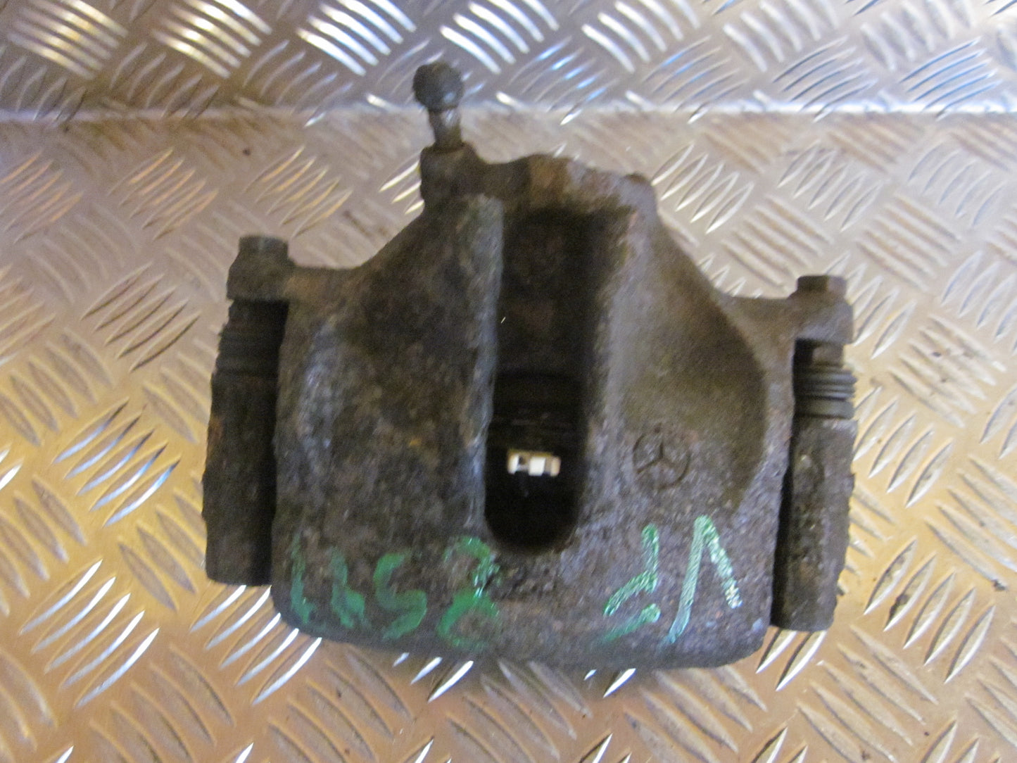 Mercedes 200 - W124 Bremsekaliber VF Med OEM Nr. Ophugger Fra Mercedes Ophugger