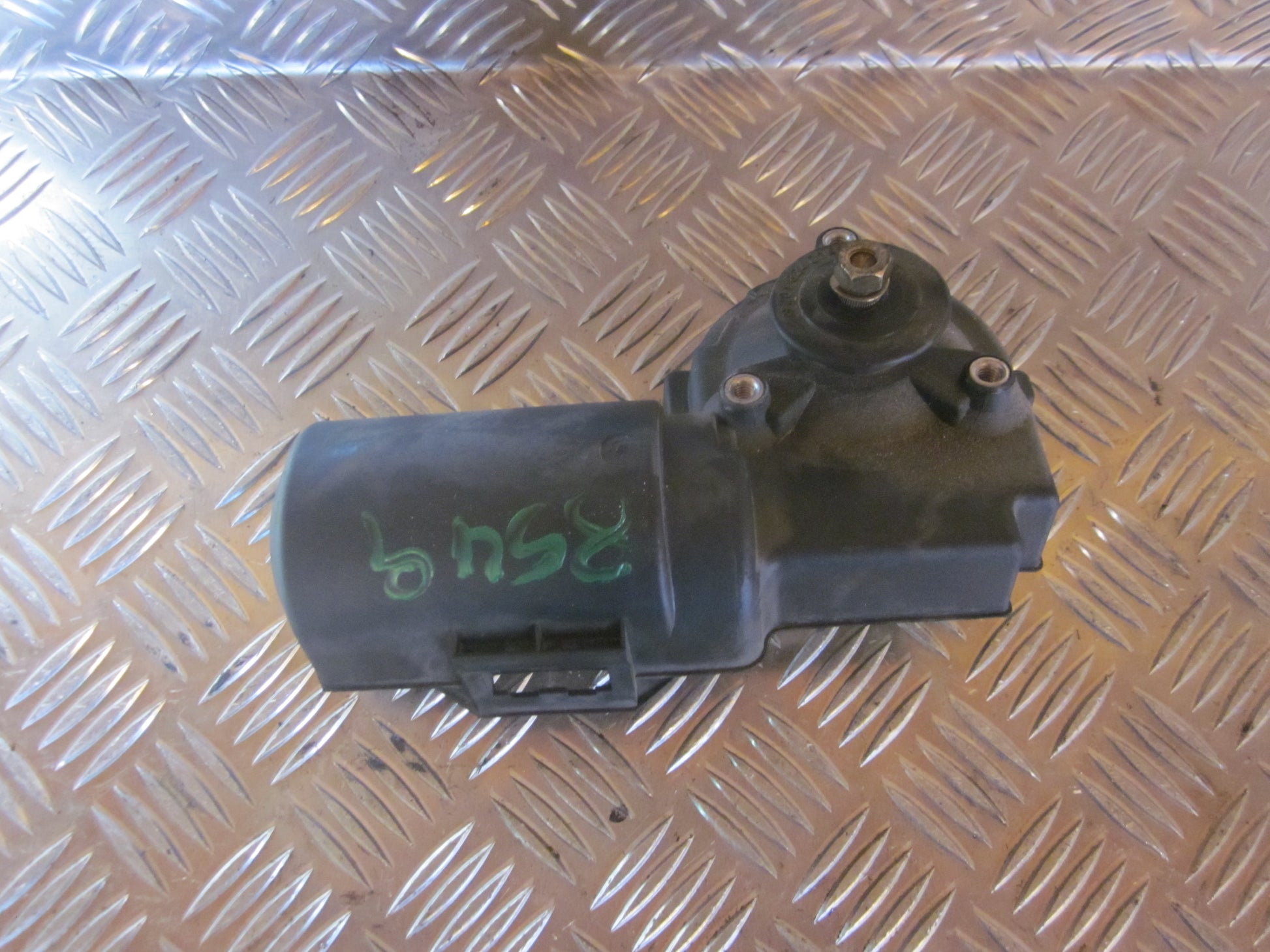 Mercedes 200 - W124 Viskermotor Med OEM Nr. A1248200708 Fra Mercedes Ophugger