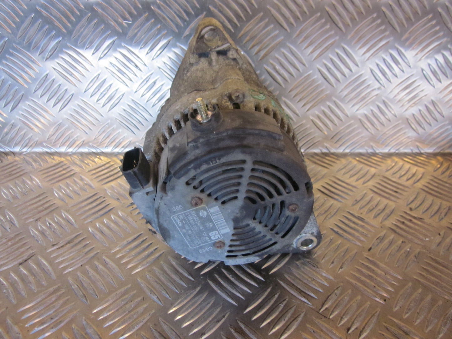 Nissan Micra K11 Generator Med OEM Nr. 2310054B61 Fra Nissan Ophugger