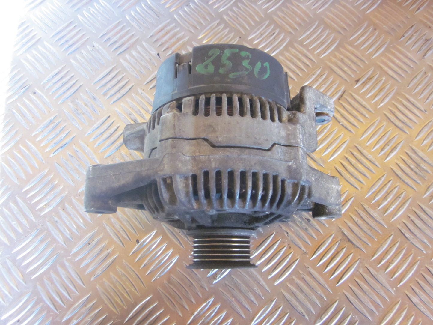 Opel Corsa B Generator Med OEM Nr. Ophugger Fra Opel Ophugger