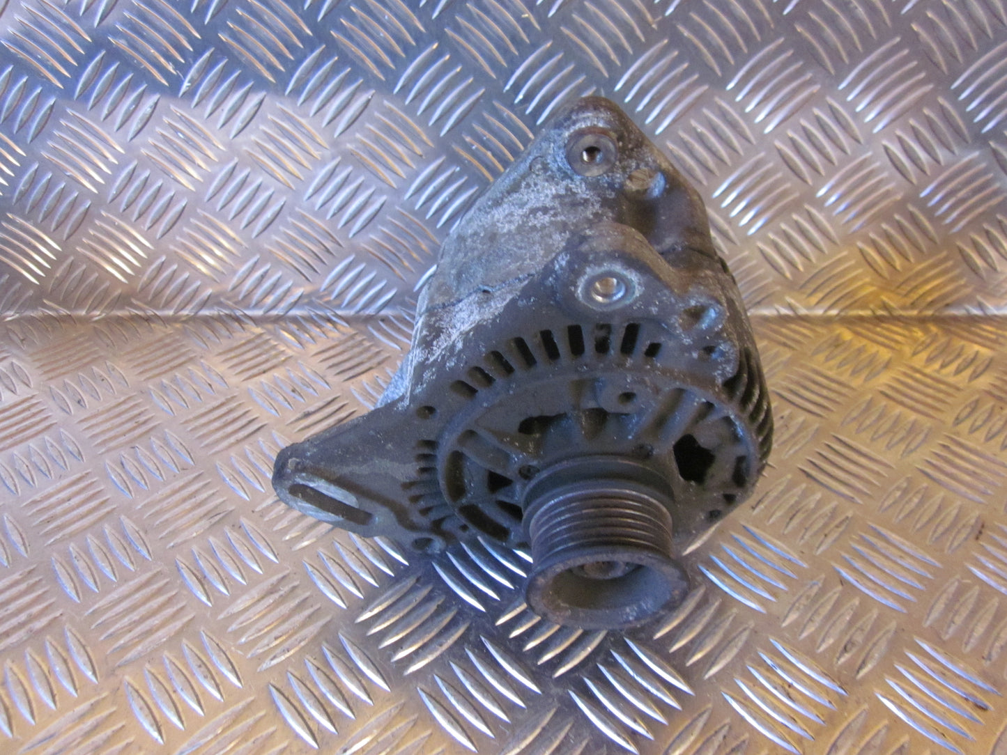 VW Golf 3 1H Generator Med OEM Nr. 028903025G Fra VW Ophugger