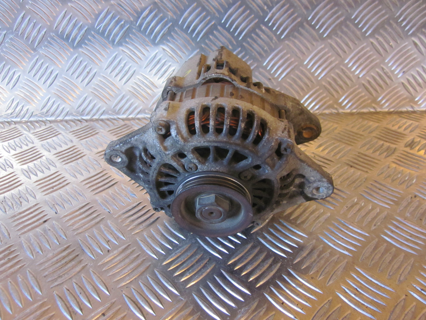 Mazda 626 GD/GV Generator Med OEM Nr. A2T05892B Fra Mazda Ophugger