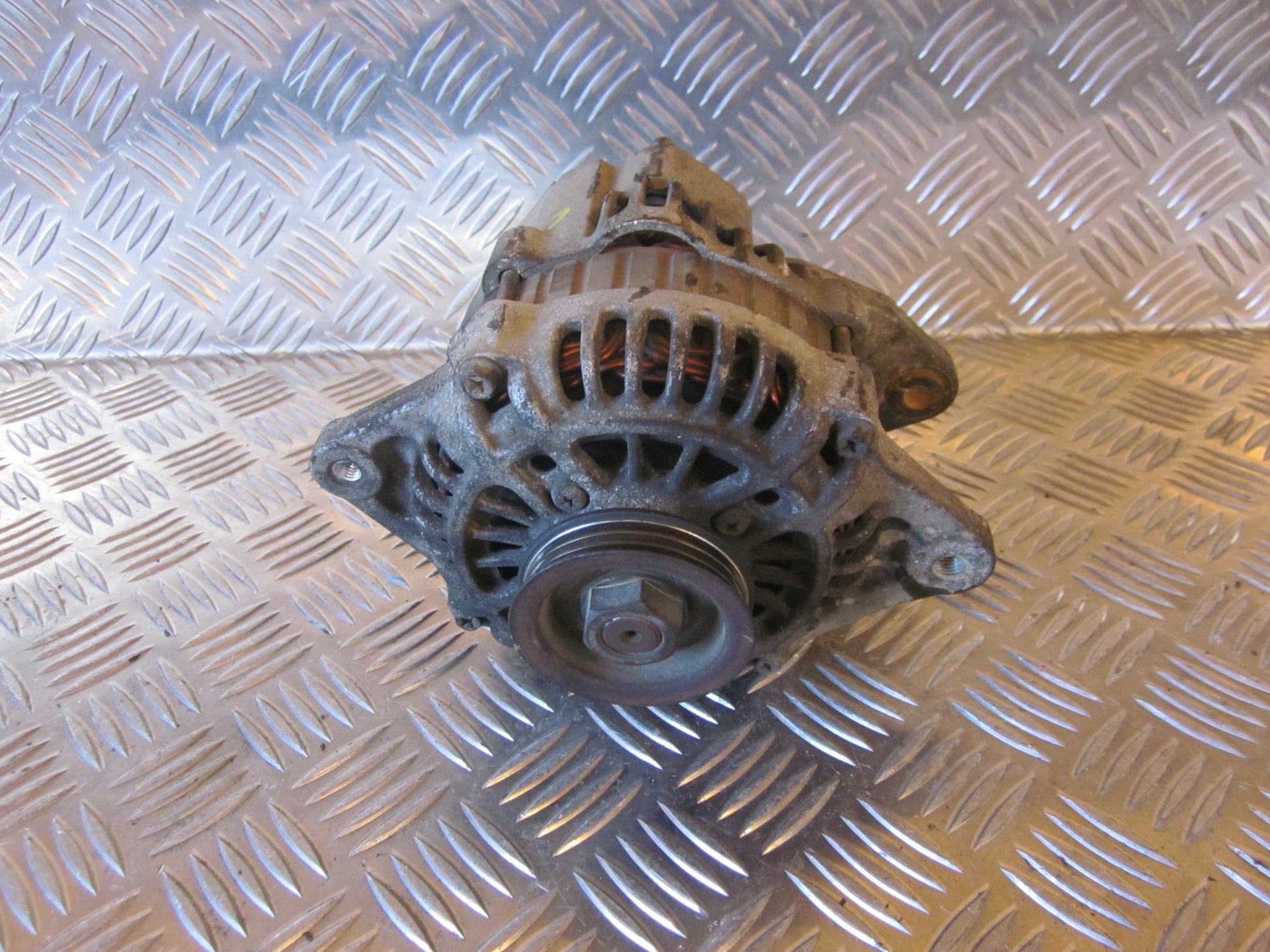 Mazda 626 GD/GV Generator Med OEM Nr. A2T05892B Fra Mazda Ophugger