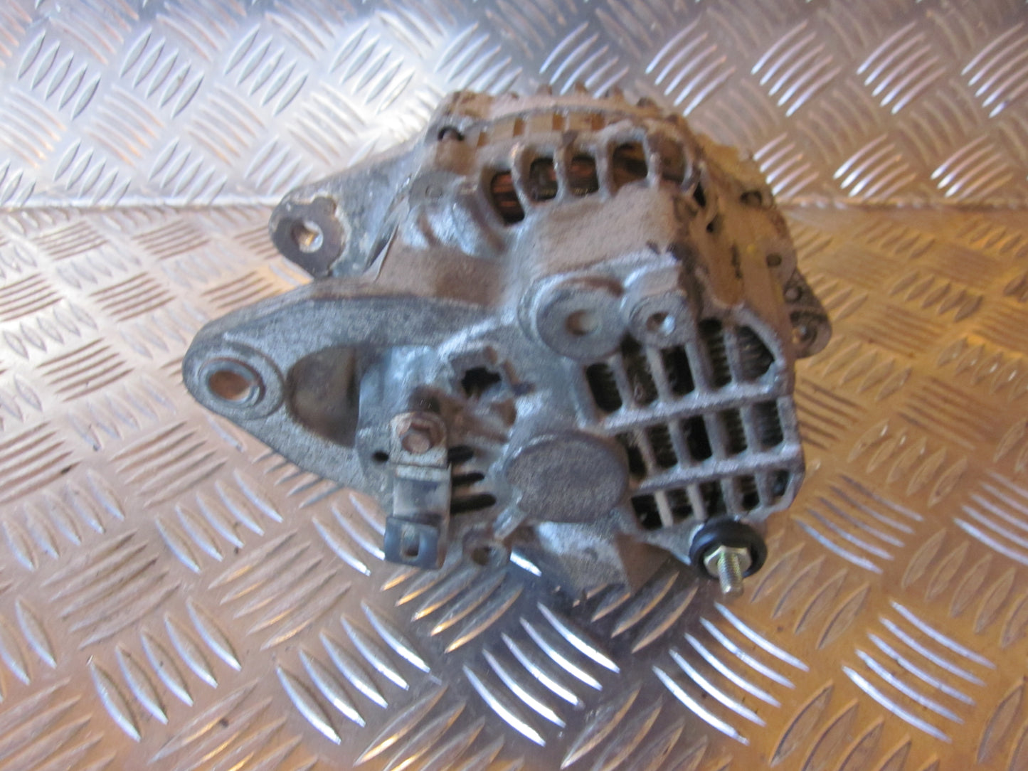 Mazda 626 GD/GV Generator Med OEM Nr. A2T05892B Fra Mazda Ophugger