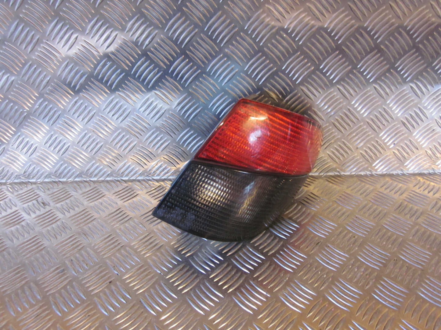 Peugeot 406 Baglygte Med OEM Nr. Ophugger Fra Peugeot Ophugger