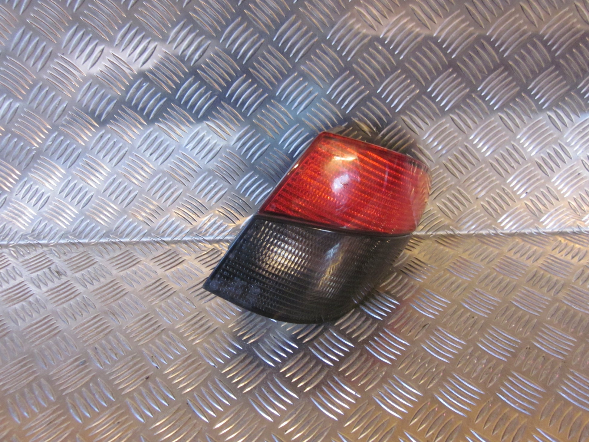 Peugeot 406 Baglygte Med OEM Nr. Ophugger Fra Peugeot Ophugger