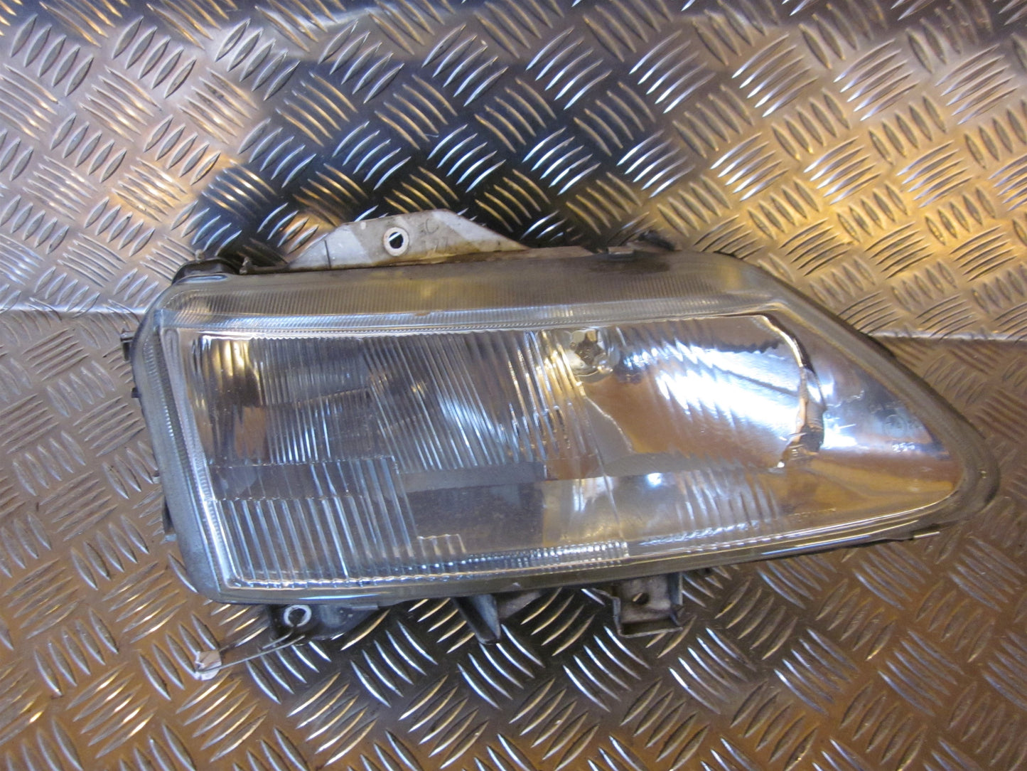Renault Laguna Forlygte Med OEM Nr. Ophugger Fra Renault Ophugger