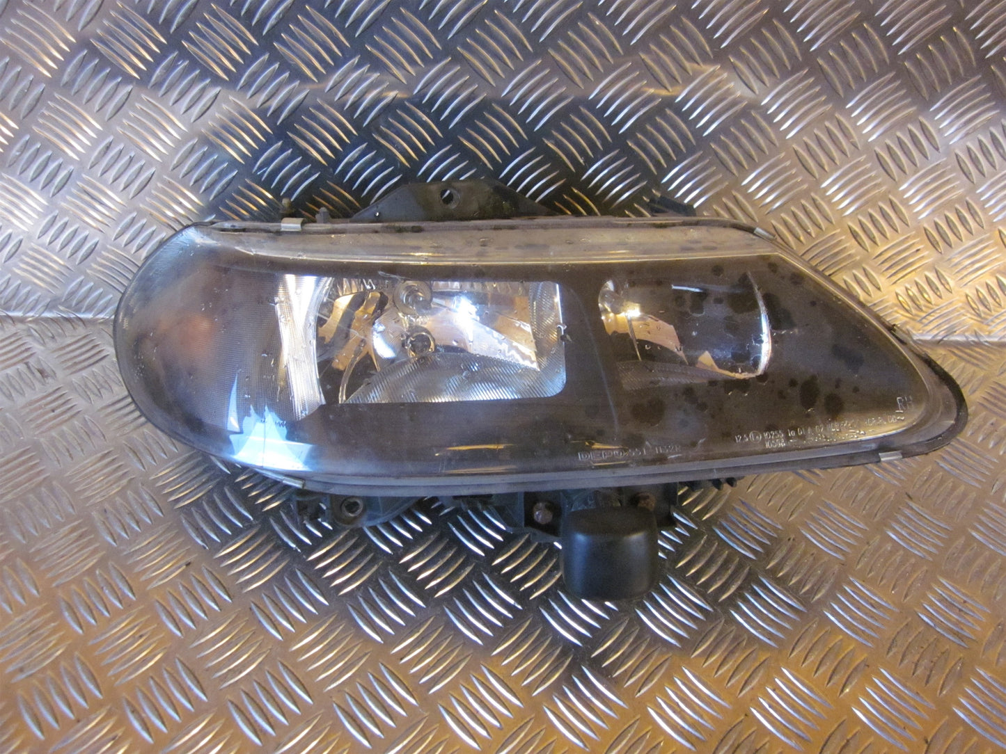 Renault Laguna Forlygte Med OEM Nr. Ophugger Fra Renault Ophugger