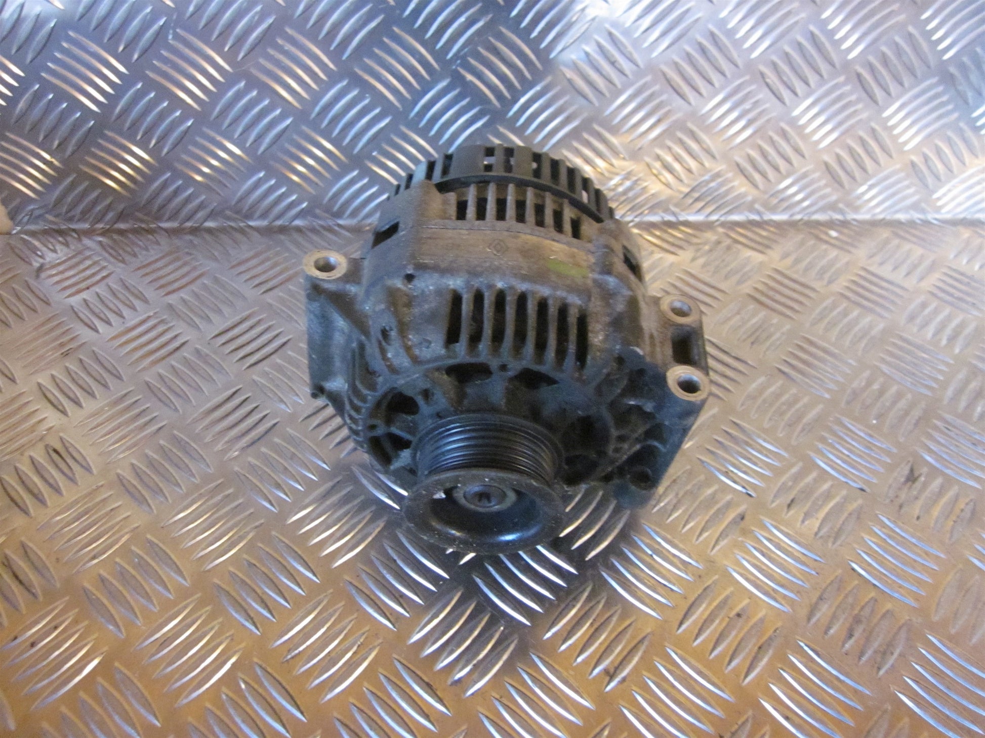 Nissan Sunny N14 Generator Med OEM Nr. 231000E716 Fra Nissan Ophugger