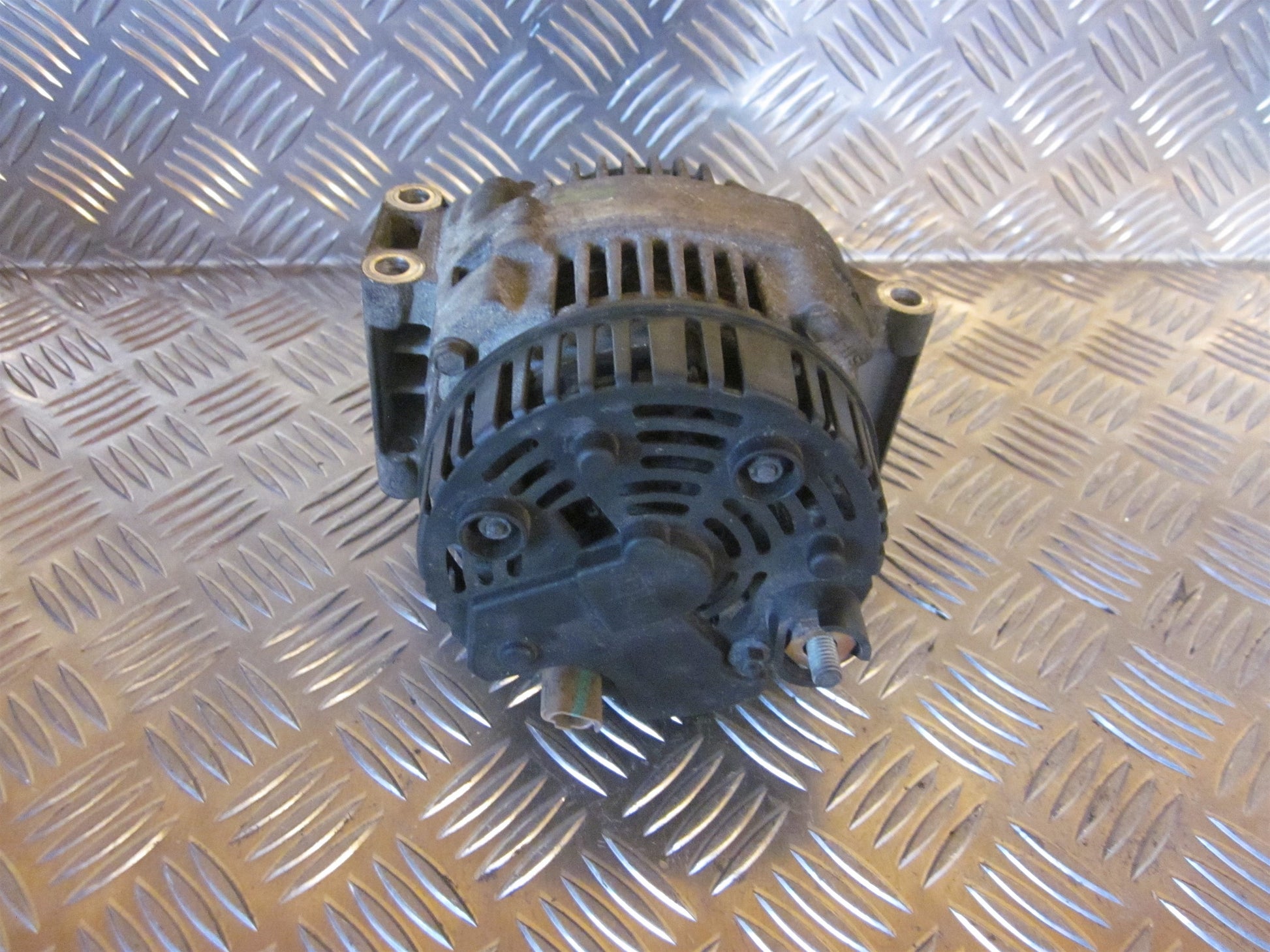 Nissan Sunny N14 Generator Med OEM Nr. A5T04392A Fra Nissan Ophugger