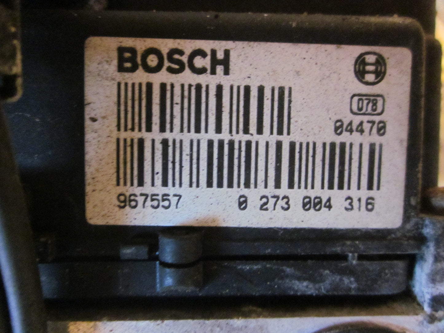 Nissan Primera P11 Abs Elboks Med OEM Nr. Ophugger Fra Nissan Ophugger
